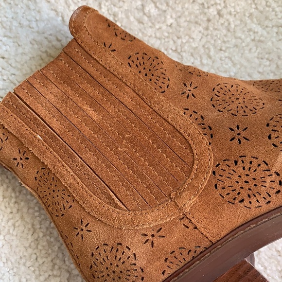 COACH Bowery tea-rose suede Chelsea bootie in Saddle - Picture 9 of 14